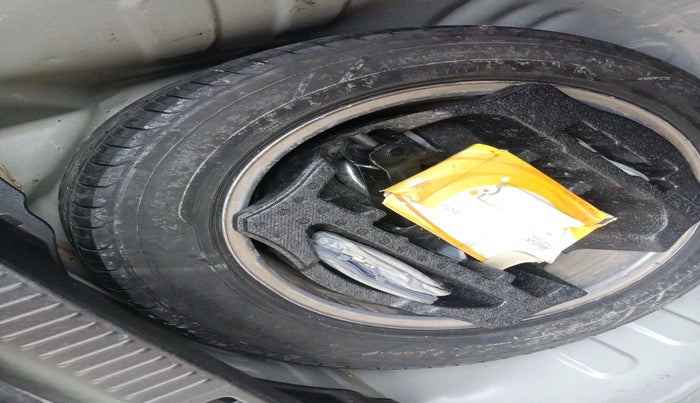 2011 Maruti Kizashi 2.4L AT, Petrol, Automatic, 76,622 km, tyre