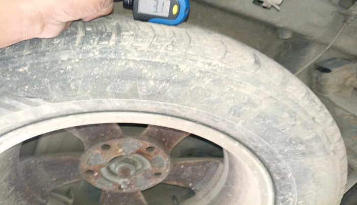 2013 Mahindra XUV500 W8, Diesel, Manual, 1,24,118 km, tyre