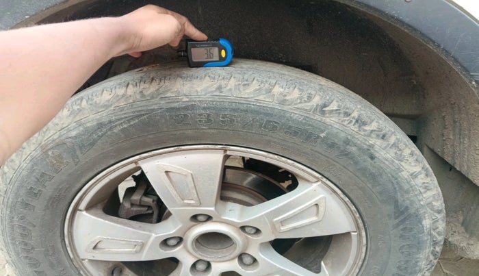 2013 Mahindra XUV500 W8, Diesel, Manual, 1,24,118 km, tyre