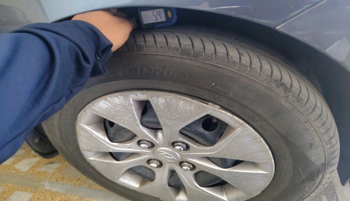 2017 Hyundai Xcent E+, Petrol, Manual, 1,17,895 km, tyre