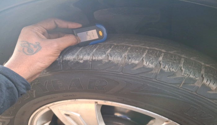 2013 Mahindra XUV500 W8, Diesel, Manual, 1,82,123 km, tyre