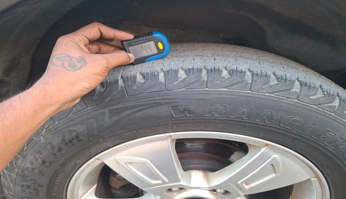 2013 Mahindra XUV500 W8, Diesel, Manual, 1,82,123 km, tyre