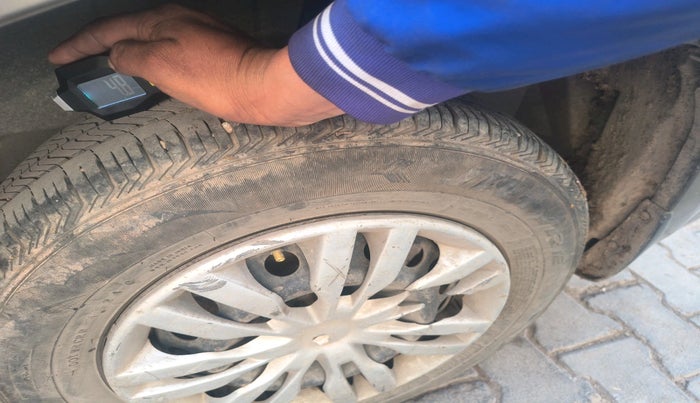 2019 Maruti Dzire VXI, Petrol, Manual, 1,07,253 km, tyre