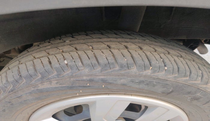 2018 Renault Kwid RXT 1.0 AMT, Petrol, Automatic, 23,185 km, tyre