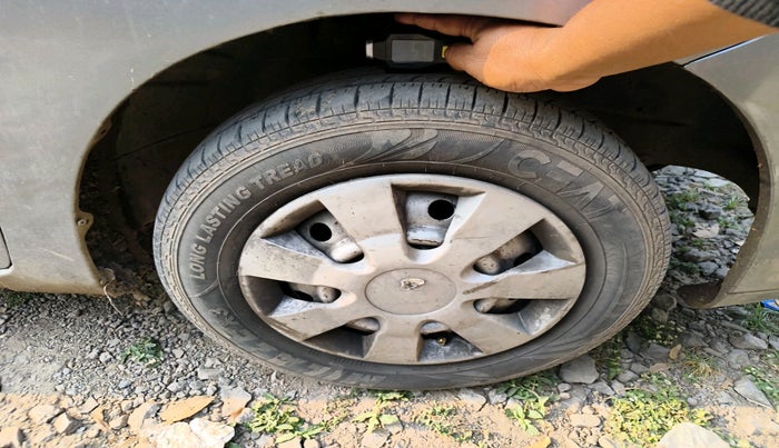 2012 Maruti Wagon R 1.0 LXI, CNG, Manual, 1,43,081 km, tyre