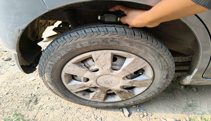 2012 Maruti Wagon R 1.0 LXI, CNG, Manual, 1,43,081 km, tyre