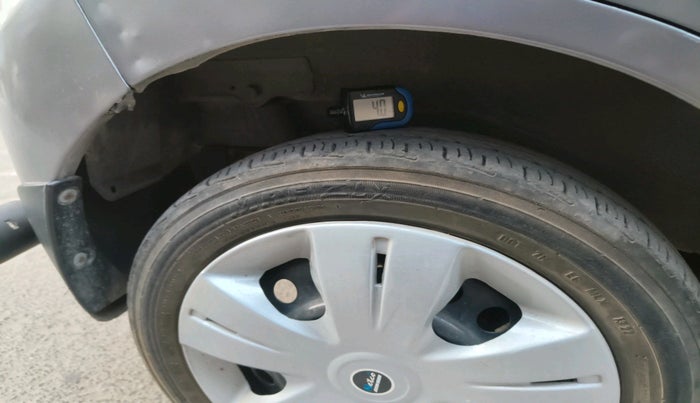 2017 Maruti Wagon R 1.0 VXI AMT, Petrol, Automatic, 75,481 km, tyre