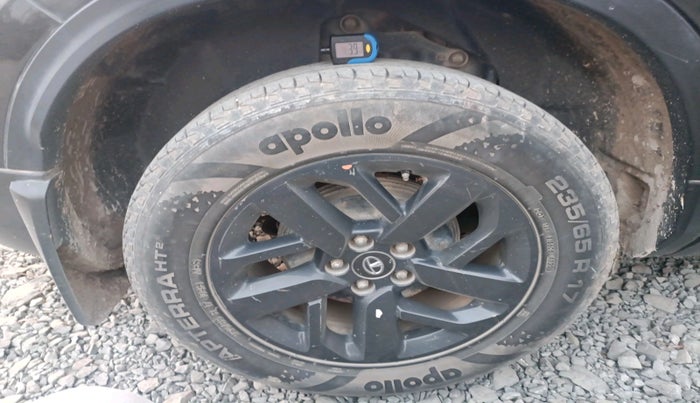 2022 Tata Harrier XT PLUS 2.0L KRYOTEC DARK EDITON, Diesel, Manual, 1,21,267 km, tyre