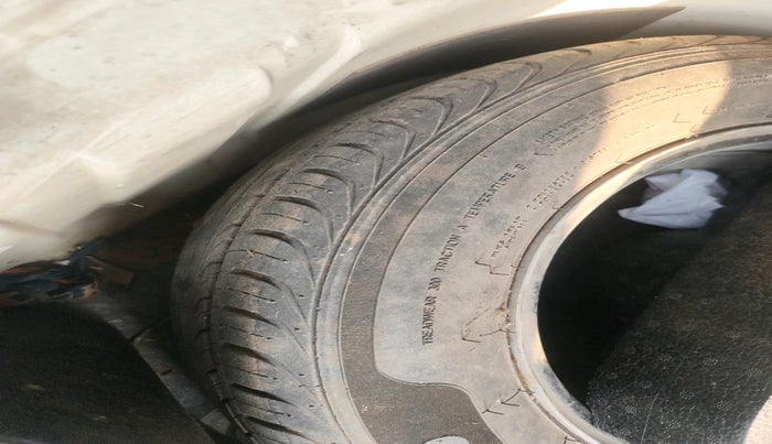 2013 Volkswagen Vento HIGHLINE DIESEL 1.6, Diesel, Manual, 1,64,935 km, tyre