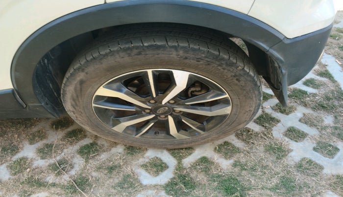 2022 Mahindra XUV300 W8 (O) 1.5 DIESEL, Diesel, Manual, 1,38,259 km, tyre