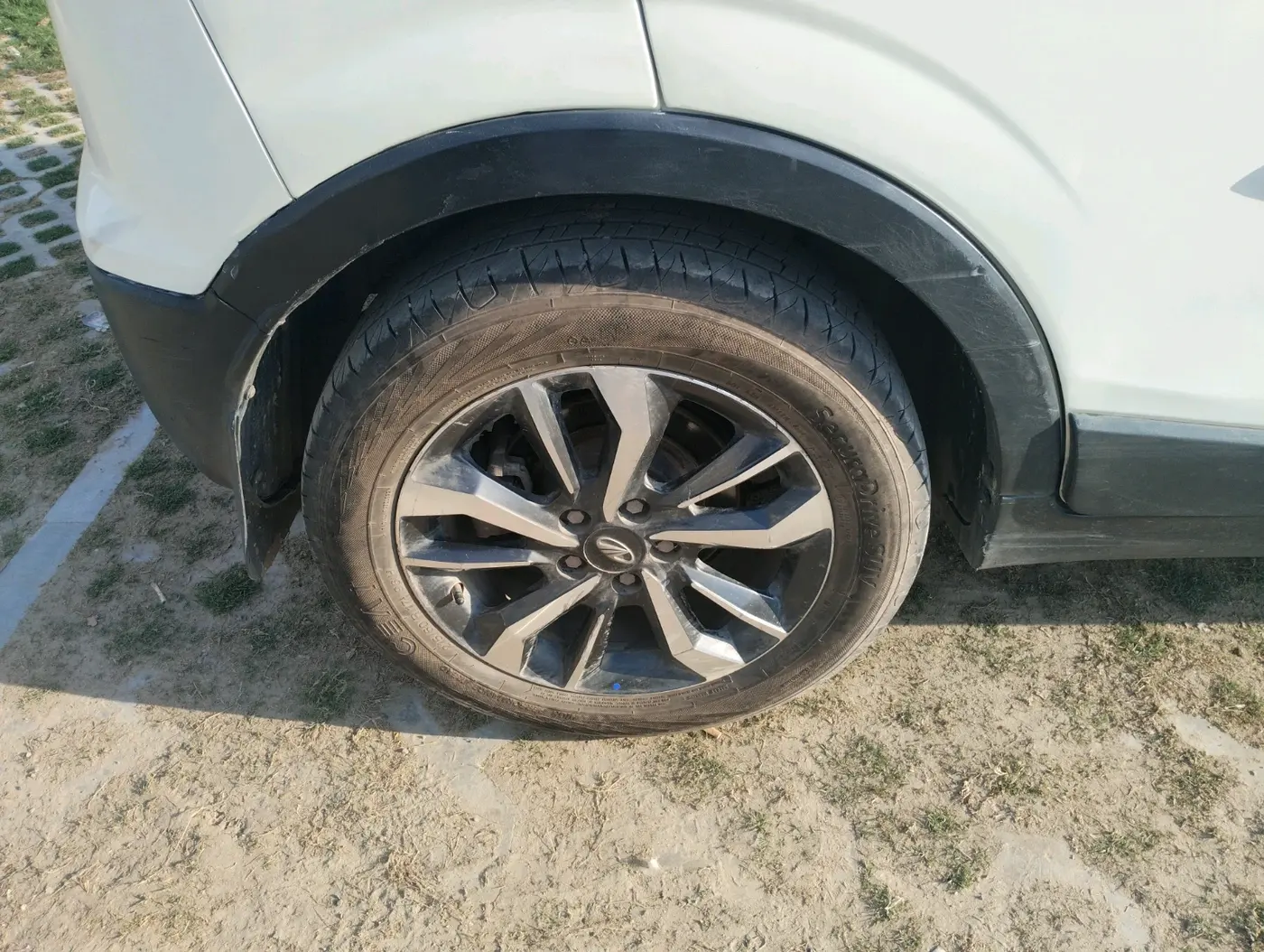 2022 Mahindra XUV300 W8 (O) 1.5 DIESEL, Diesel, Manual, 1,38,259 km, tyre