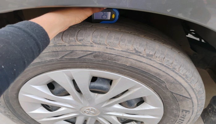 2012 Toyota Innova GX 2.5 7 STR, Diesel, Manual, 79,794 km, tyre