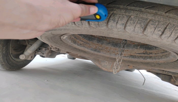 2012 Toyota Innova GX 2.5 7 STR, Diesel, Manual, 79,794 km, tyre