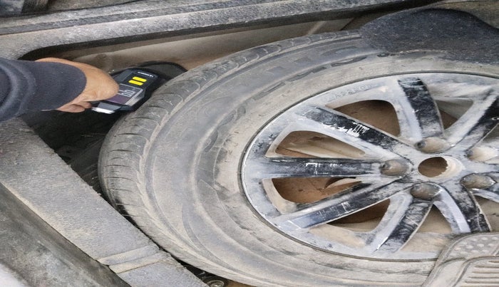 2013 Maruti SX4 ZDI, Diesel, Manual, 1,05,357 km, tyre