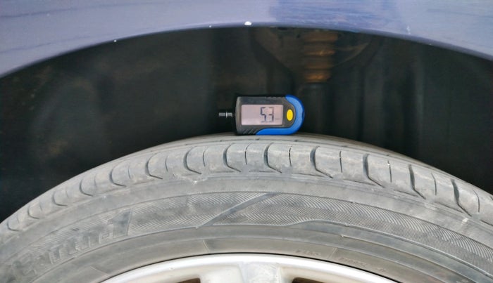 2011 Volkswagen Vento HIGHLINE DIESEL 1.6, Diesel, Manual, 1,58,176 km, tyre