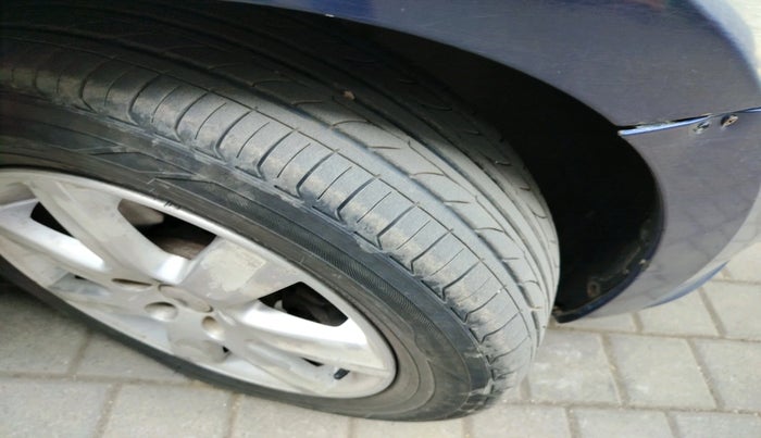 2011 Volkswagen Vento HIGHLINE DIESEL 1.6, Diesel, Manual, 1,58,176 km, tyre