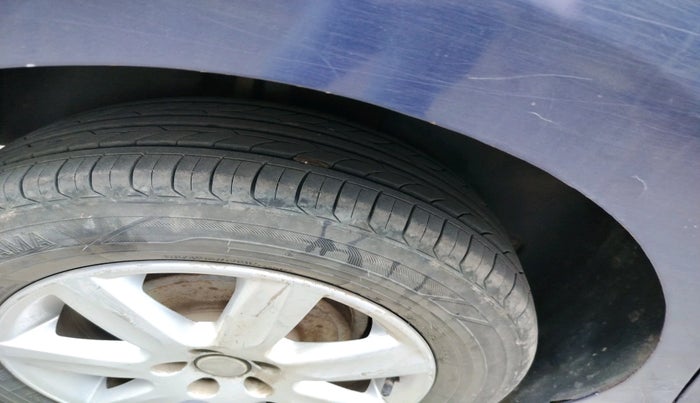 2011 Volkswagen Vento HIGHLINE DIESEL 1.6, Diesel, Manual, 1,58,176 km, tyre