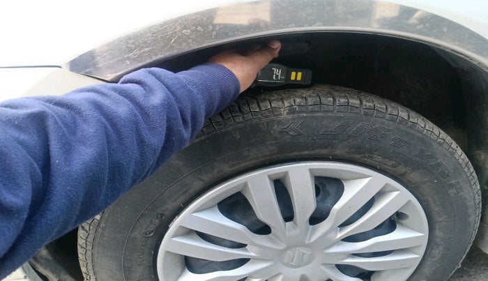 2016 Maruti Swift VXI, Petrol, Manual, 52,839 km, tyre