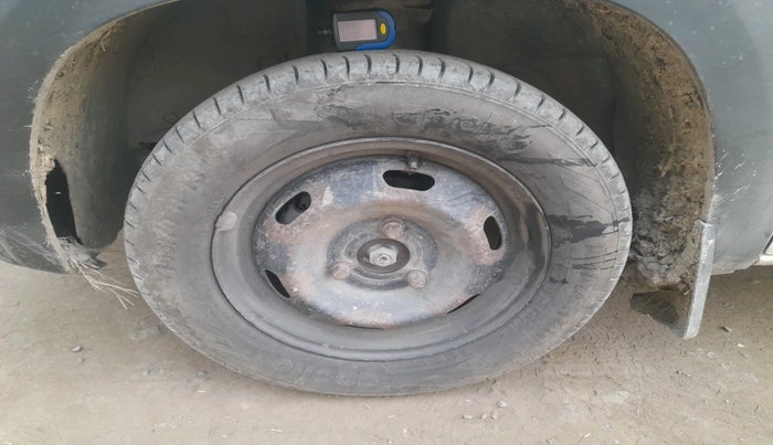 2016 Renault Kwid RXL, Petrol, Manual, 1,99,184 km, tyre