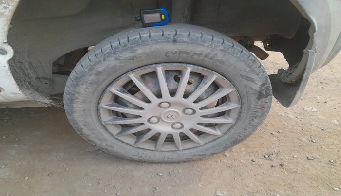 2016 Renault Kwid RXL, Petrol, Manual, 1,99,184 km, tyre