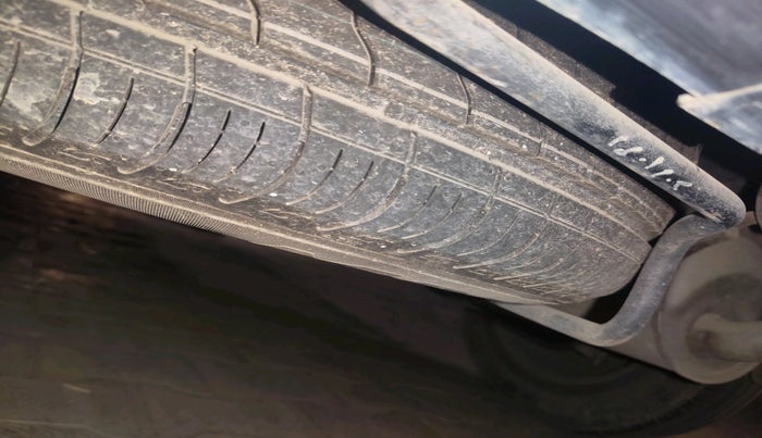 2013 Maruti Ertiga VXI, Petrol, Manual, 1,86,268 km, tyre