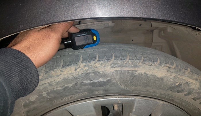 2013 Maruti Ertiga VXI, Petrol, Manual, 1,86,268 km, tyre