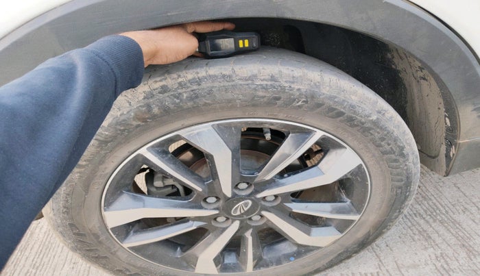 2020 Mahindra XUV300 W8 (O) 1.5 DIESEL, Diesel, Manual, 1,51,906 km, tyre