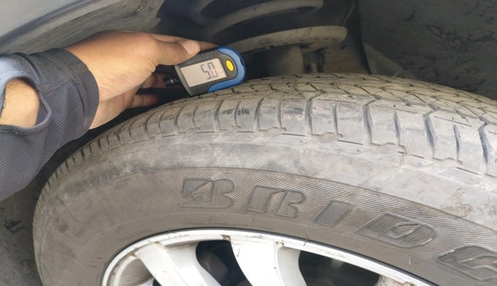 2017 Mahindra XUV500 W10, Diesel, Manual, 2,40,300 km, tyre