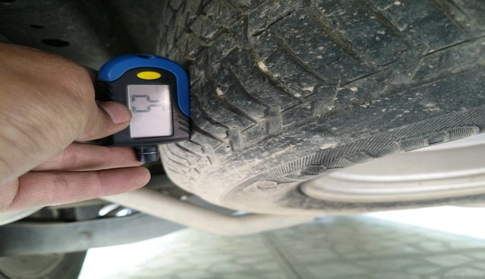 2017 Mahindra XUV500 W10, Diesel, Manual, 2,40,300 km, tyre