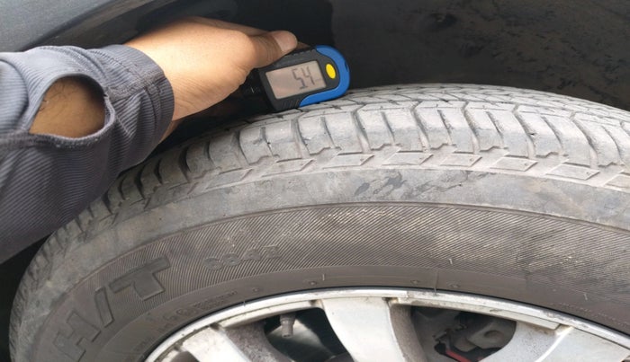 2017 Mahindra XUV500 W10, Diesel, Manual, 2,40,300 km, tyre