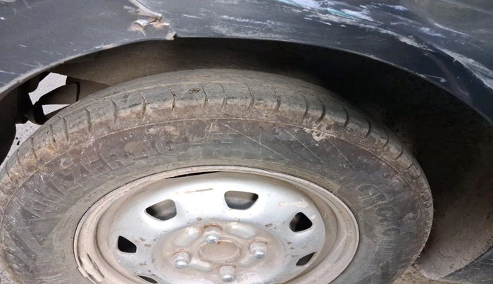 2013 Hyundai i10 ERA 1.1, Petrol, Manual, 1,01,374 km, tyre