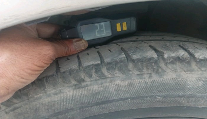 2011 Toyota Corolla Altis G PETROL, Petrol, Manual, 72,521 km, tyre