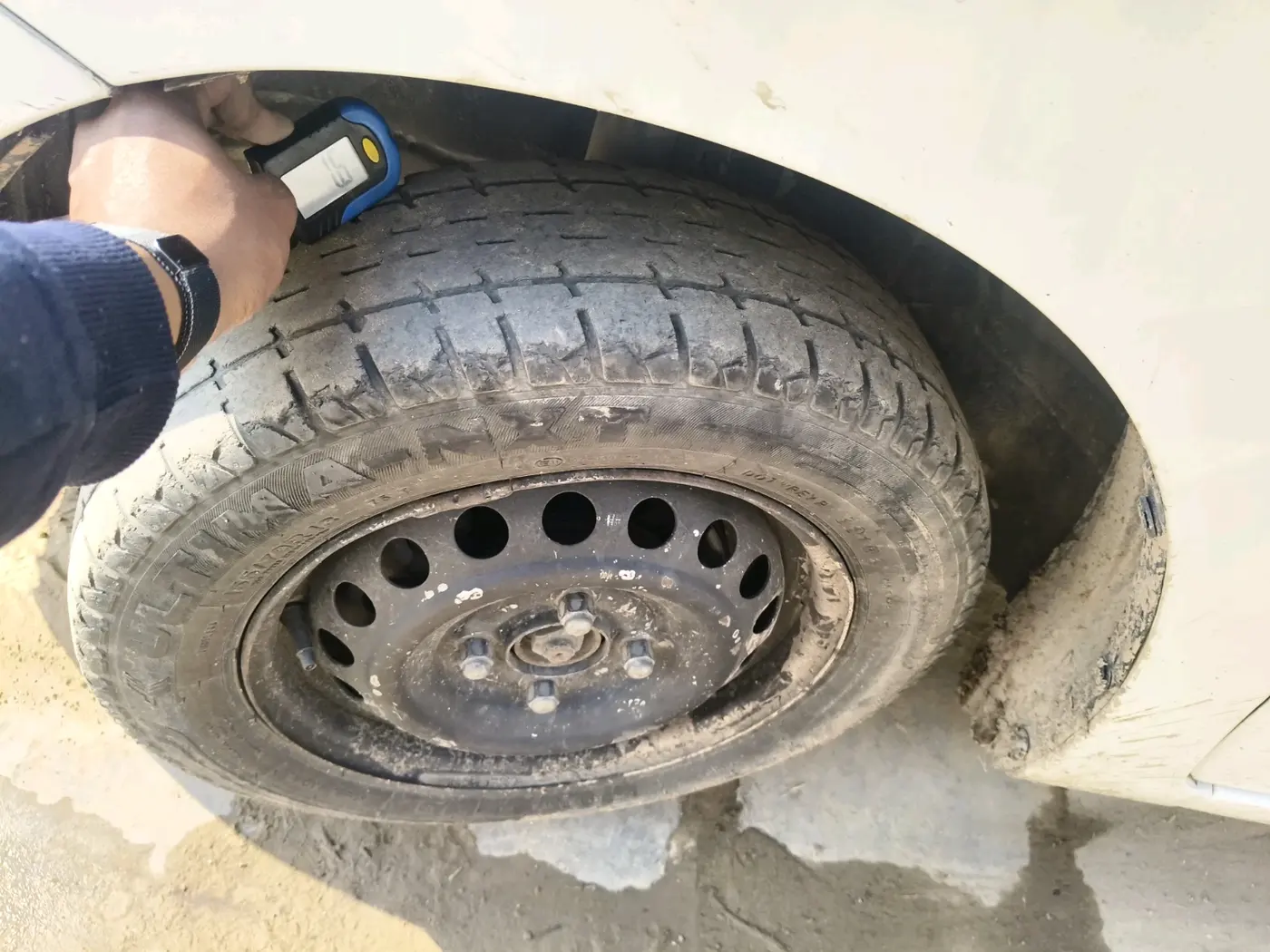 2016 Maruti Wagon R 1.0 LXI, CNG, Manual, 1,02,575 km, tyre