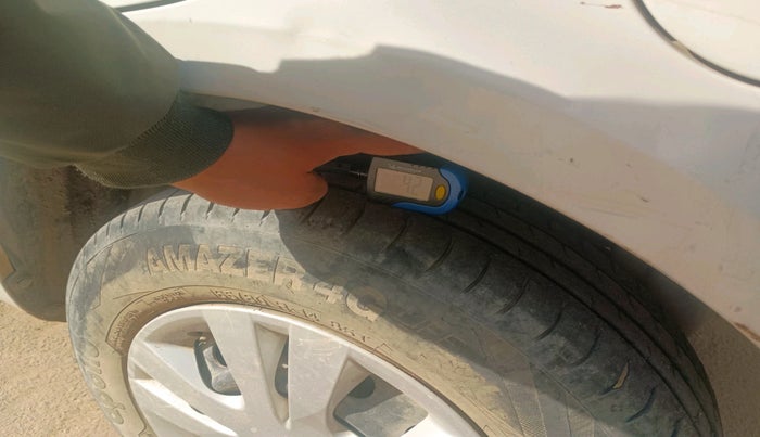 2014 Maruti Swift Dzire VDI, Diesel, Manual, 1,71,075 km, tyre