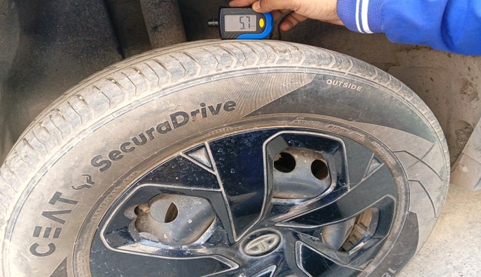 2023 Tata PUNCH ADVENTURE AMT, Petrol, Automatic, 26,500 km, tyre