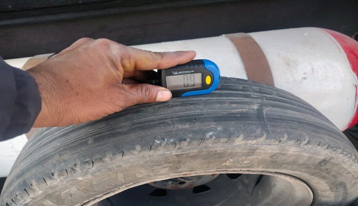 2012 Hyundai Santro Xing GLS, CNG, Manual, 1,18,790 km, tyre