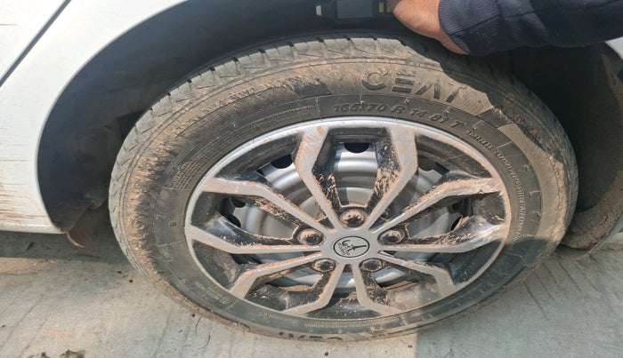 2024 Hyundai AURA E 1.2 CNG, CNG, Manual, 30,880 km, tyre