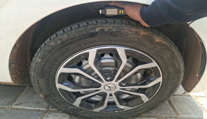 2024 Hyundai AURA E 1.2 CNG, CNG, Manual, 30,880 km, tyre