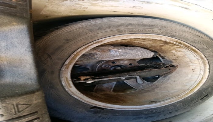 2011 Volkswagen Polo HIGHLINE DIESEL, Diesel, Manual, 1,30,000 km, tyre