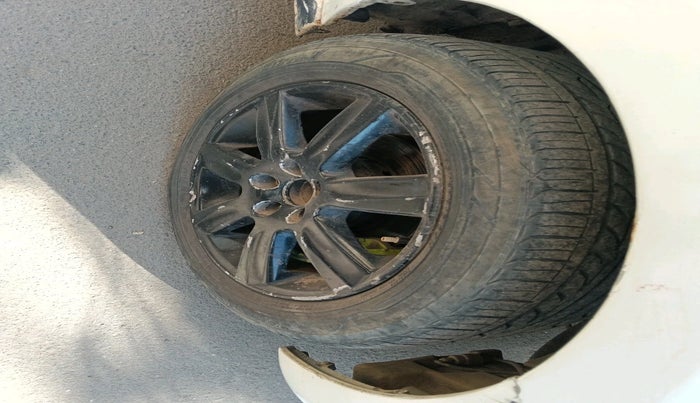 2011 Volkswagen Polo HIGHLINE DIESEL, Diesel, Manual, 1,30,000 km, tyre