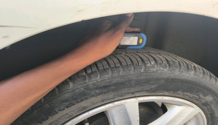 2011 Volkswagen Vento TRENDLINE DIESEL 1.6, Diesel, Manual, 1,71,602 km, tyre