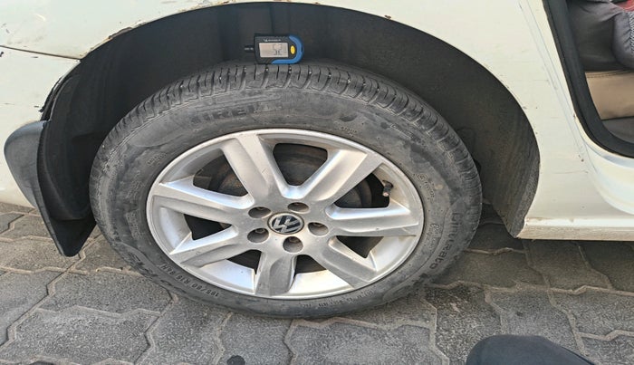 2011 Volkswagen Vento TRENDLINE DIESEL 1.6, Diesel, Manual, 1,71,602 km, tyre