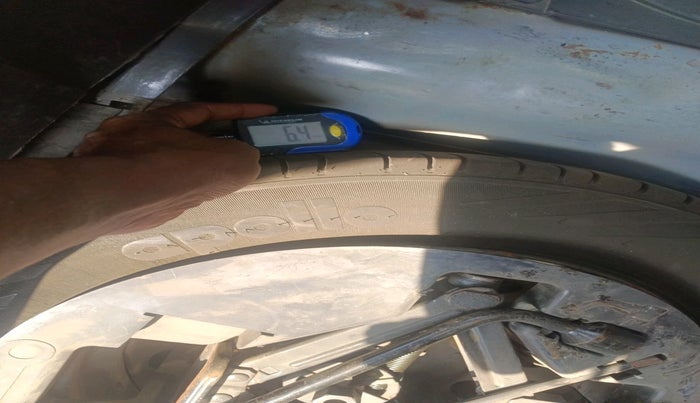 2011 Hyundai i10 ERA 1.1, Petrol, Manual, 1,05,428 km, tyre