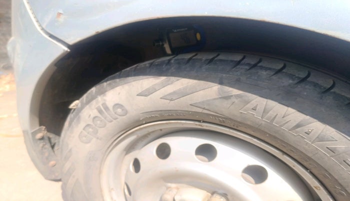 2011 Hyundai i10 ERA 1.1, Petrol, Manual, 1,05,428 km, tyre