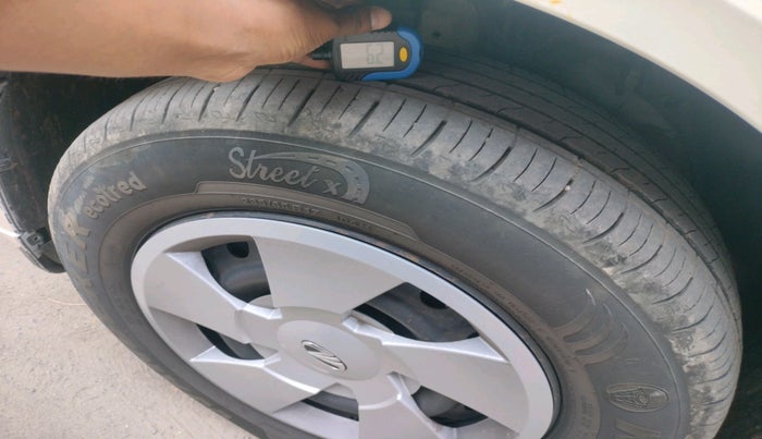 2015 Mahindra XUV500 W4, Diesel, Manual, 1,82,129 km, tyre