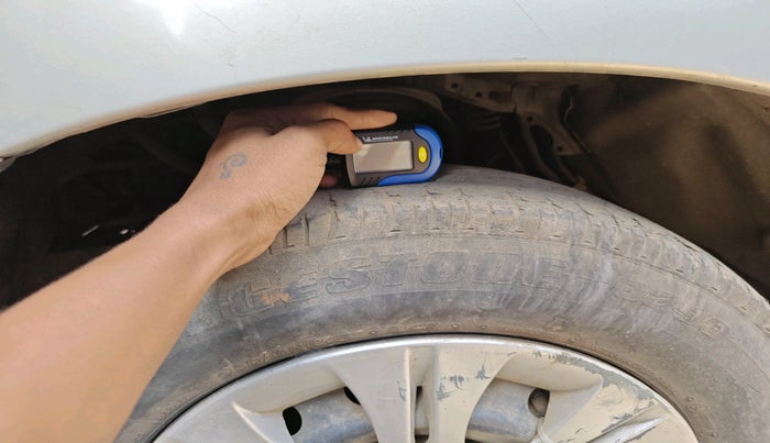 2012 Toyota Innova GX 2.5 8 STR, Diesel, Manual, 1,35,847 km, tyre