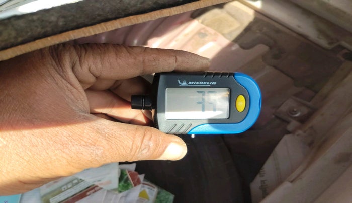 2018 Mahindra XUV300 W4 1.2 PETROL, Petrol, Manual, 1,86,353 km, tyre