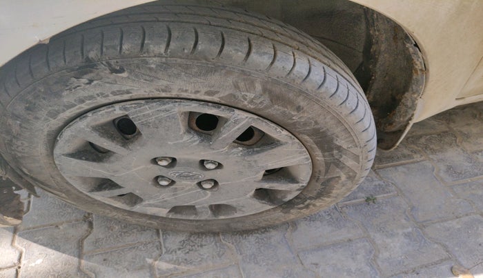 2013 Hyundai i20 MAGNA (O) 1.2, Petrol, Manual, 61,840 km, tyre