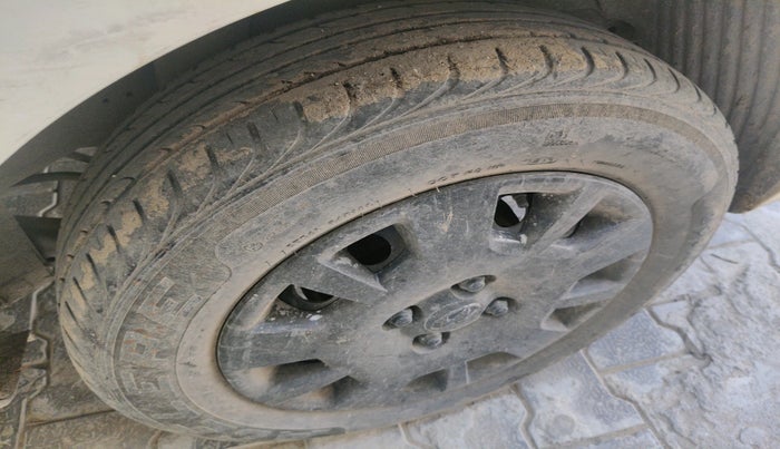 2013 Hyundai i20 MAGNA (O) 1.2, Petrol, Manual, 61,840 km, tyre