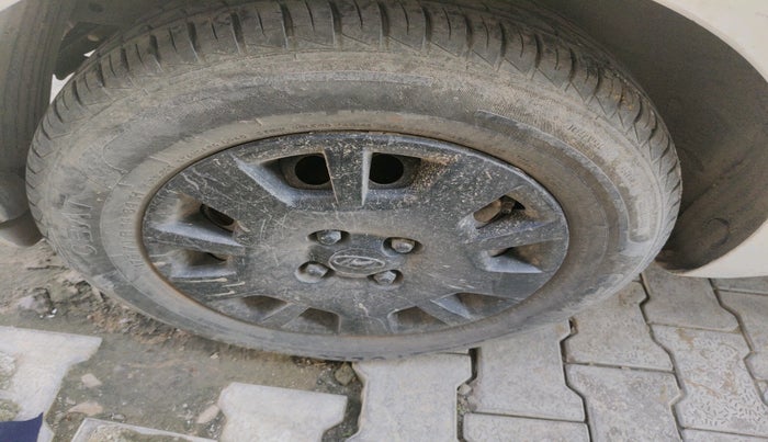 2013 Hyundai i20 MAGNA (O) 1.2, Petrol, Manual, 61,840 km, tyre